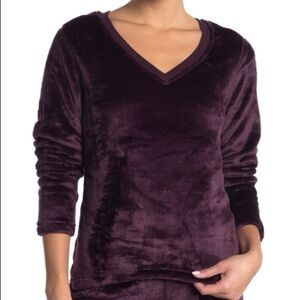 UGG Vneck soft pajama shirt Size Small